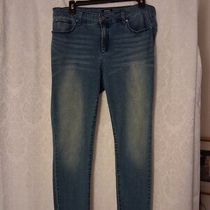 Jones Denim Jeans with straight leg; has stretch
